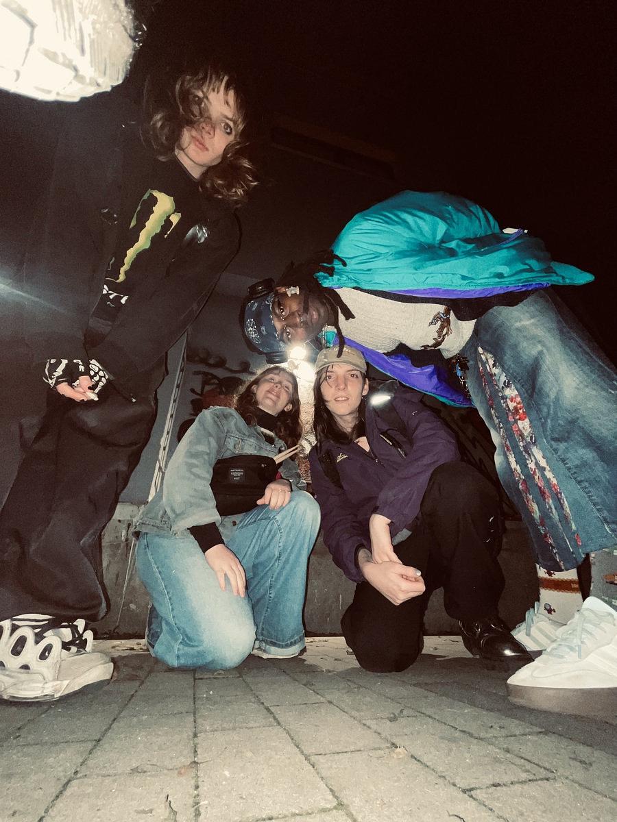Shaki Tavi (exp indie-rock/shoegaze, us) & ¡YUMNUT!WORLDWIDE (queer-psych-rock, bln)
