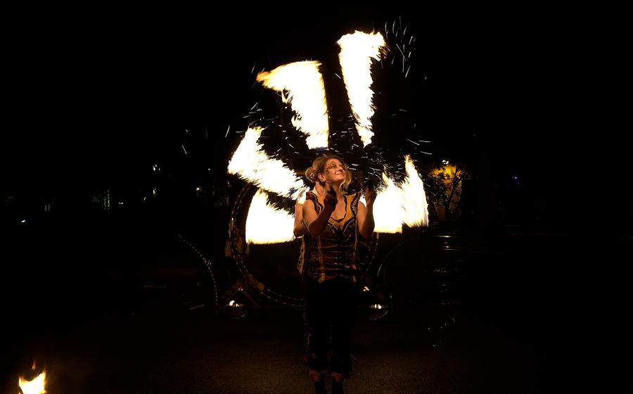 Spooky Helloween Feuer Show mit Tatjana Bilenko (Zirkuslabor)