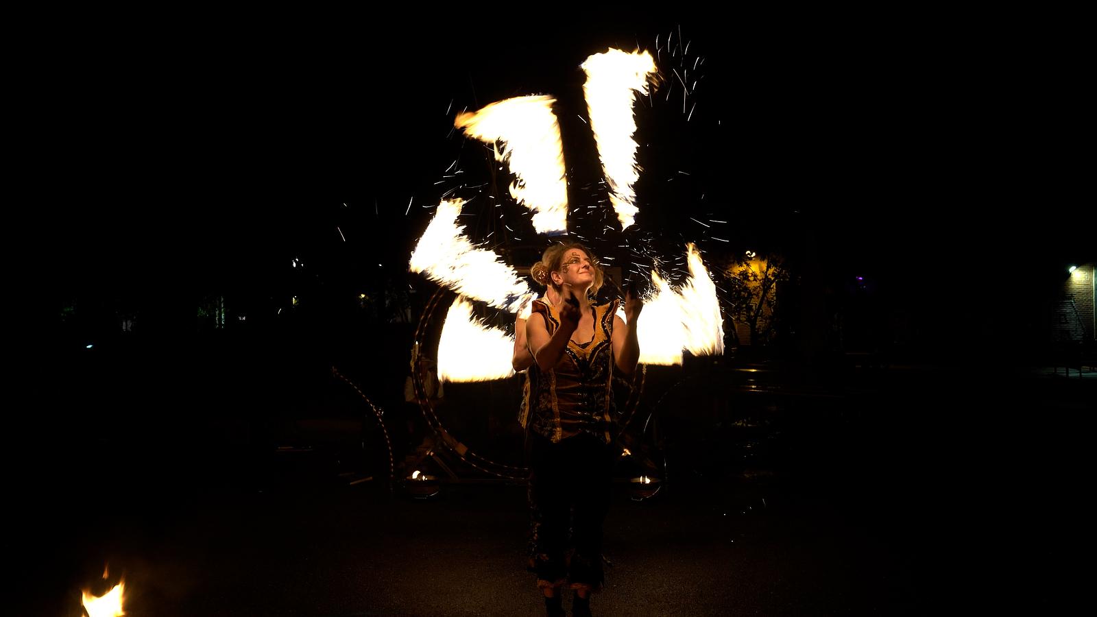 Spooky Helloween Feuer Show mit Tatjana Bilenko (Zirkuslabor)