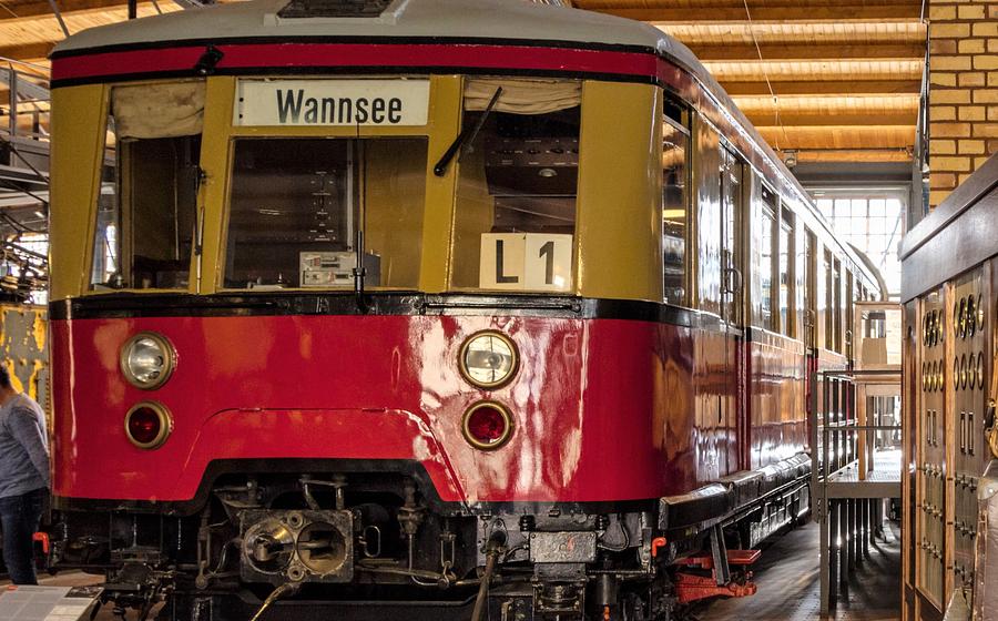 Der S-Bahn-Wagen 276 035 in der Dauerausstellung