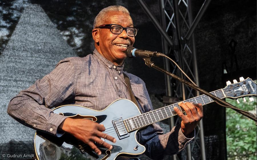 A-TRANE PRÄSENTIERT: MIKE RUSSELL "Back Again" «FUNKY SOUL KITCHEN» FEAT: CHARLES SAMMONS-DICARLO-RUDY REDL