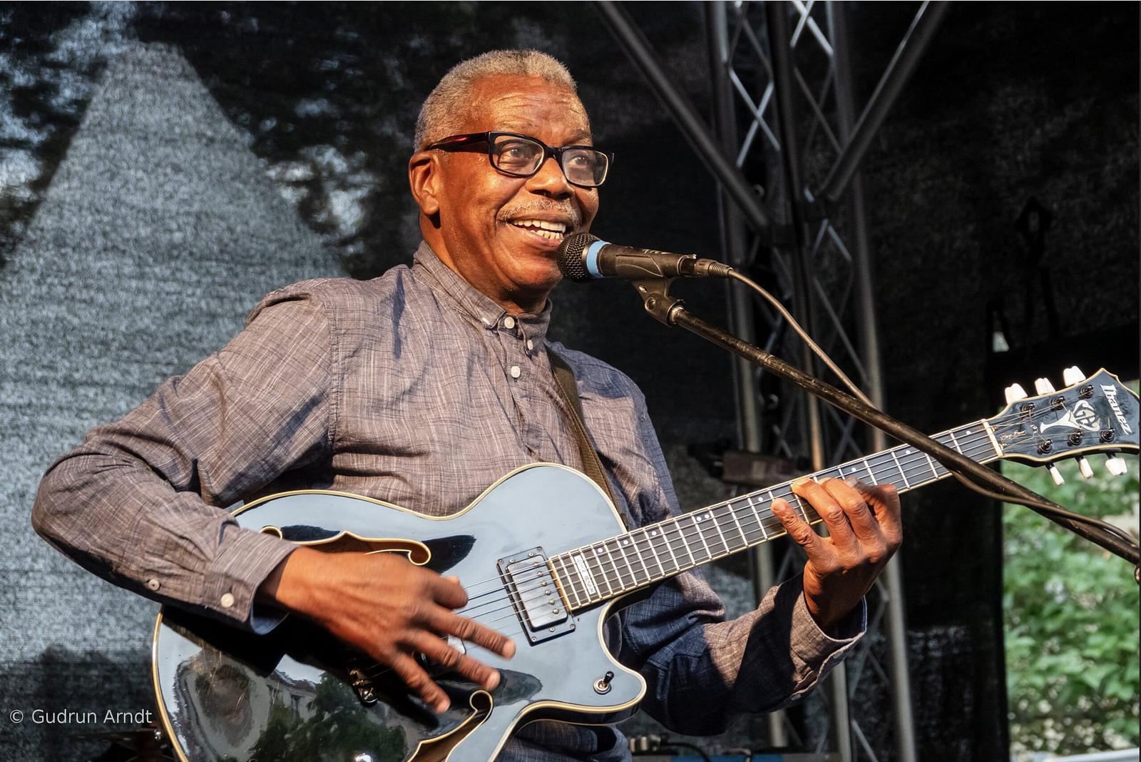A-TRANE PRÄSENTIERT: MIKE RUSSELL "Back Again" «FUNKY SOUL KITCHEN» FEAT: CHARLES SAMMONS-DICARLO-RUDY REDL