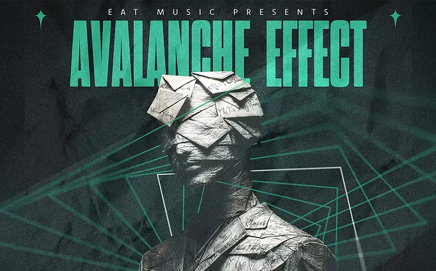Plakat von Avalanche Effect mit silberner Büste, deren Kopf und Schultern von Briefumschlägen bedeckt sind, vor dunkelgrauem Hintergrund mit türkisfarbenen geometrischen Linien und großem Schriftzug Avalanche Effect im oberen Bildbereich.