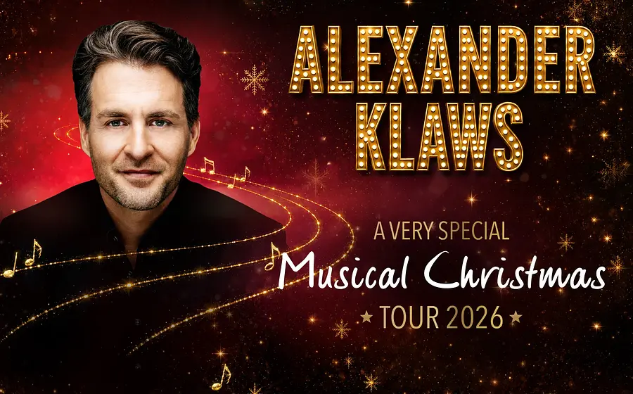 Plakat zur Musical Christmas Show  mit einem Bild von Alexander Klaws in schwarzer Kleidung vor rotem festlichem Hintergrund mit goldenen Lichteffekten, Schneeflocken und Notensymbolen
