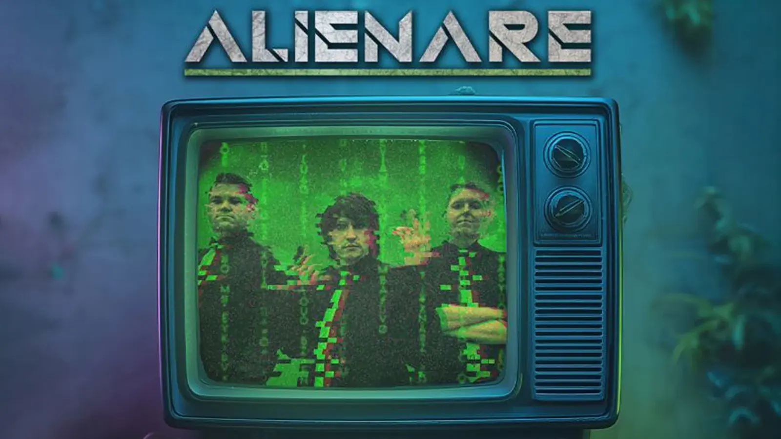 Ein altes Modell eines Fernsehers mit einem verschwommenen Bild der dreiköpfigen Band mit Bandlogo
