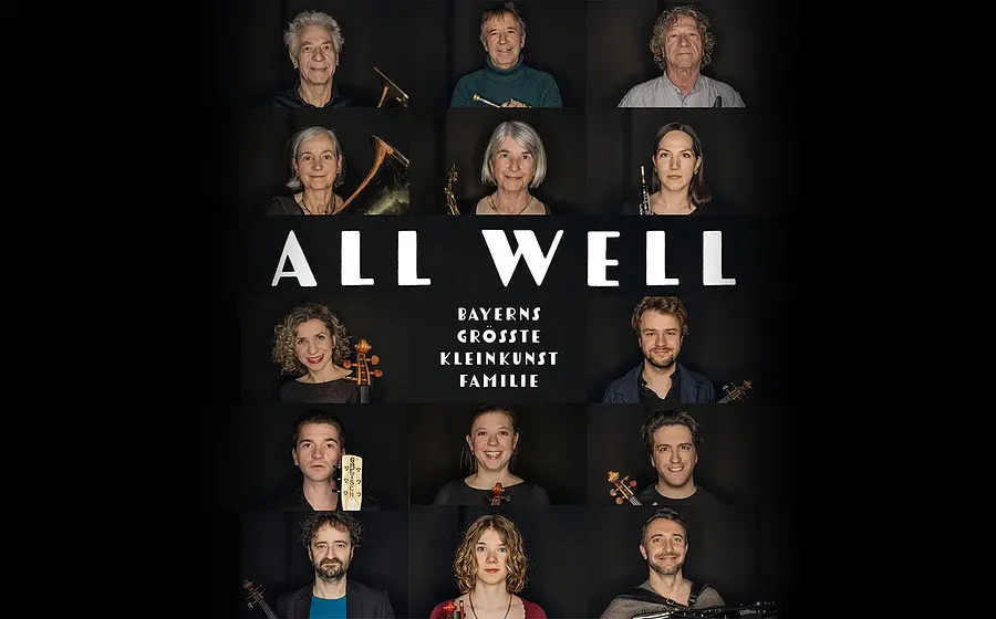 Plakatmotiv All Well – Bayerns größte Kleinkunstfamilie: Raster mit mehreren Porträts von Ensemblemitgliedern vor dunklem Hintergrund, teilweise mit Musikinstrumenten, zentraler Schriftzug ALL WELL