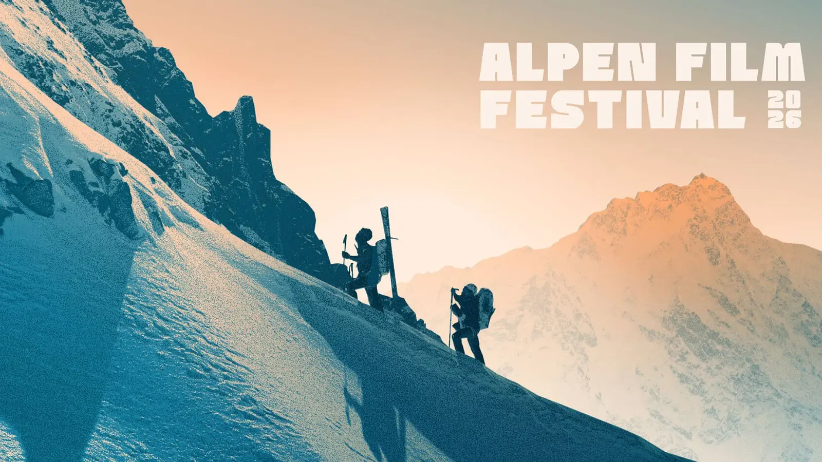 Grafik in blau und orange mit einer steilen Berglandschaft mit Schnee und Silhouetten von zwei Bergsteigern am Hang