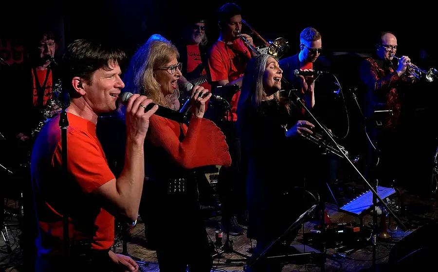 Die Musiker von Groove Department auf der Bühne