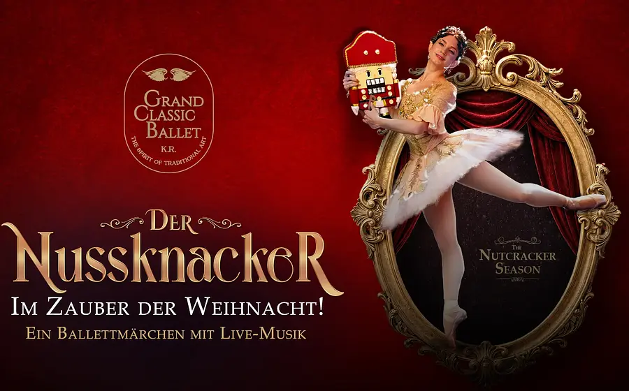 Plakat für das Ballett Der Nussknacker: Tänzerische Figur mit Nussknacker vor einem goldenen Zierrahmen auf rotem Hintergrund, daneben der Titel Der Nussknacker – Im Zauber der Weihnacht! und Hinweis auf Live-Musik