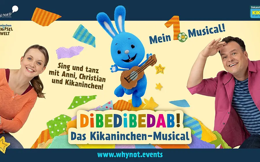 Plakat Das Kikaninchen-Musical mit Kikaninchen und den Figuren Anni und Christian vor blauem Hintergrund sowie dem Schriftzug Sing und tanz mit Anni, Christian und Kikaninchen und Hinweis auf die bekannte Kinderfigur aus KiKA.