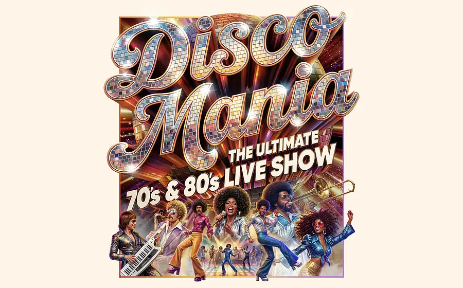 Discomania – 70s & 80s Live Show: Disco-Schrift mit glitzernder Kugel und Musiker in bunten Retro-Outfits