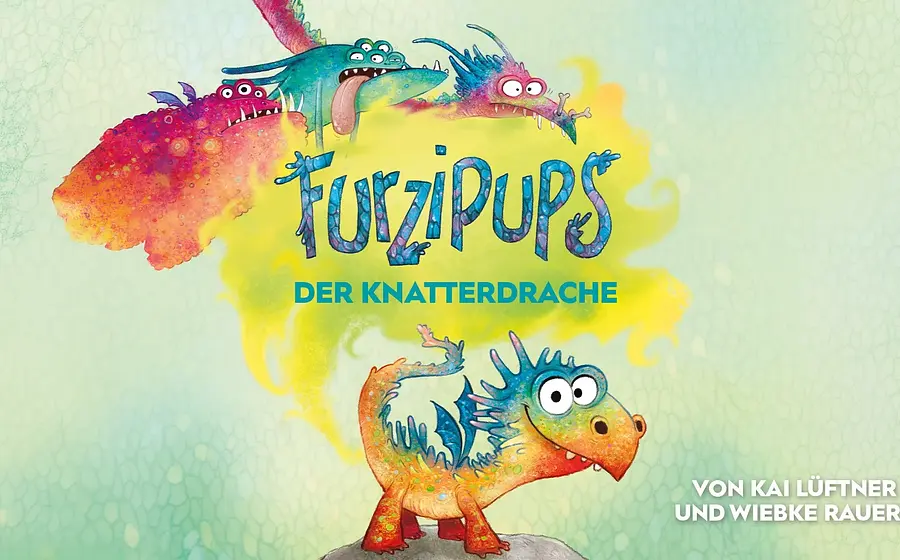 Buntes Plakat mit grünem Hintergrund von Furzipups der Knatterdrache mit mehreren fantasievollen Drachenfiguren und dem kleinen Drachen Furzipups im Vordergrund