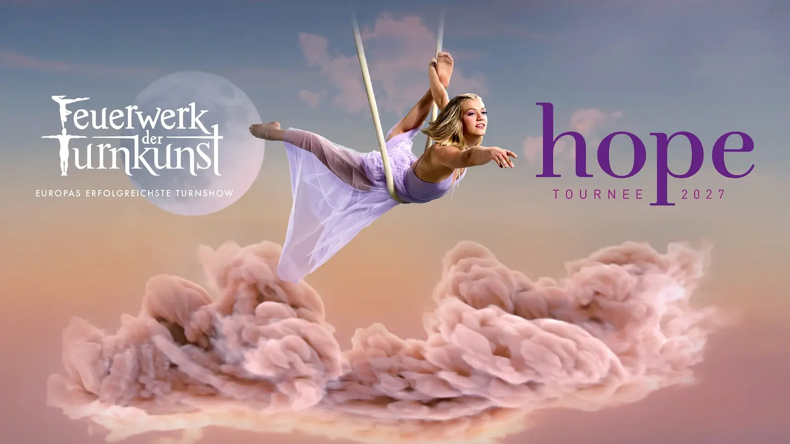 Luftartistin im lilafarbenen Kleid schwebt an einem Seil über rosafarbenen Wolken vor pastellfarbenem Himmel. Links das Logo ‚Feuerwerk der Turnkunst‘ mit dem Zusatz ‚Europas erfolgreichste Turnshow‘, rechts der Titel ‚hope – Tournee 2027‘