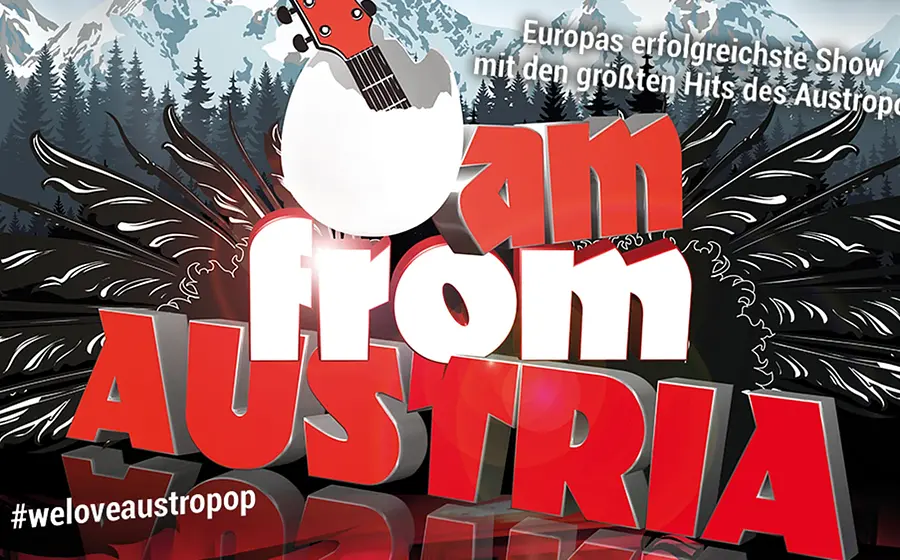 Veranstaltungsbild zur Show „I Am from Austria“: Großes rotes Logo mit dem Schriftzug „I Am from Austria“, darüber eine Gitarre in Ei‑Form. Im Hintergrund sind Alpenberge und dunkle Tannenwälder dargestellt. Zusätzlich ist der Text „Europas erfolgreichste Show mit den größten Hits des Austropop!“ sowie der Hashtag #weloveaustropop zu sehen.