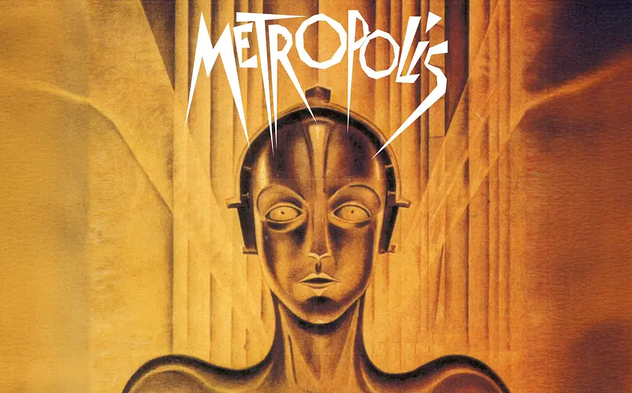 Klassisches Filmplakat von Metropolis mit dem ikonischen Maschinenmenschen vor abstrahierter Stadtarchitektur in goldenen Farbtönen.
