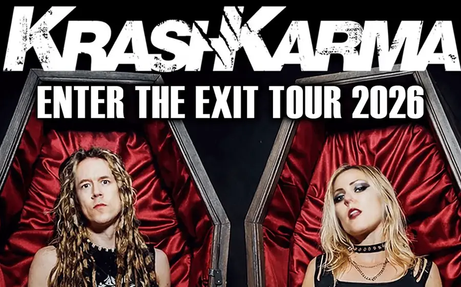 Plakatmotiv der Band KrashKarma mit der Aufschrift KrashKarma und Enter The Exit Tour 2026. Zwei Personen posieren vor geöffneten, rot ausgekleideten Särgen und blicken in die Kamera.