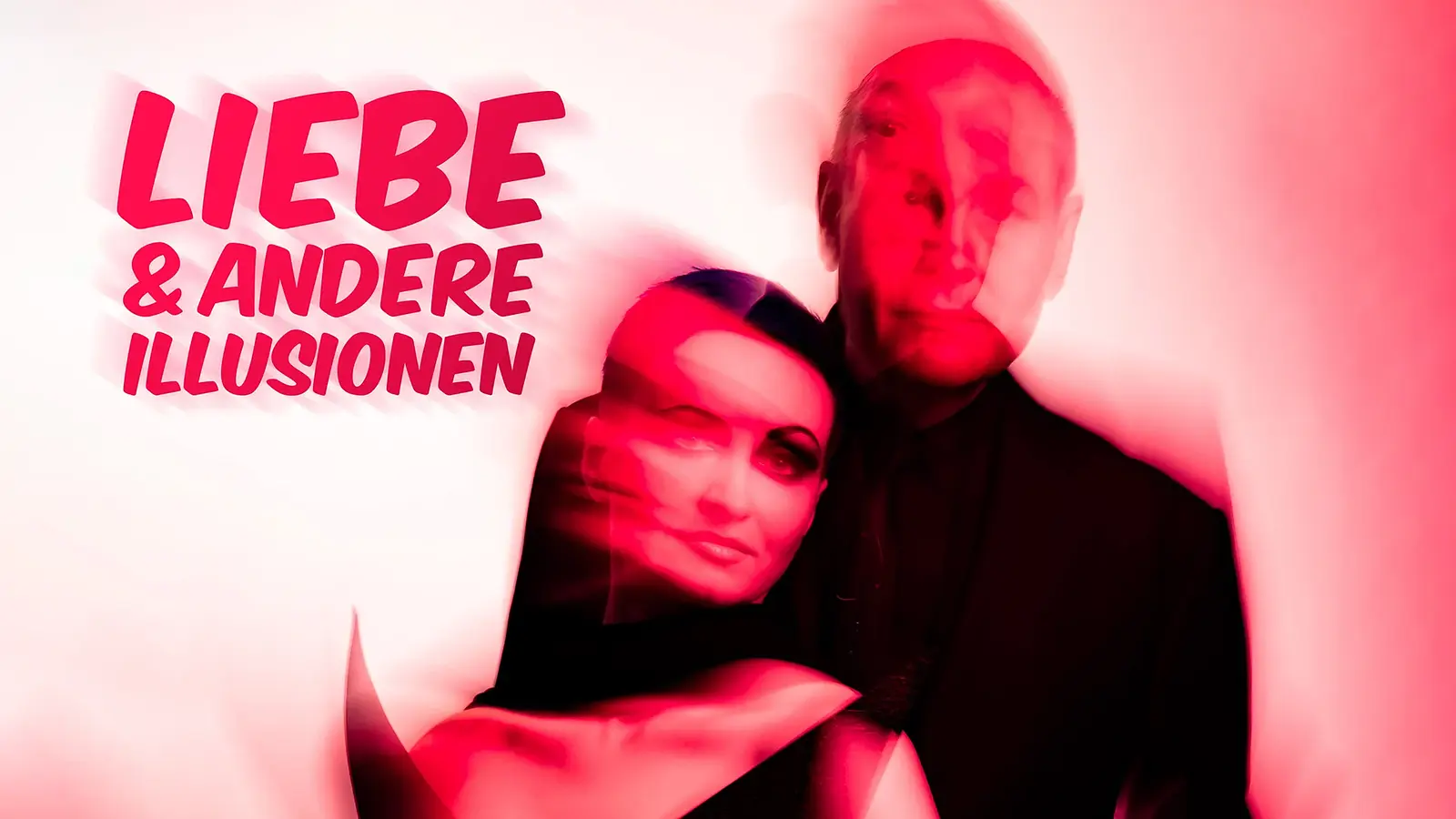 Grafisches Veranstaltungsbild zum Theaterstück „Liebe & andere Illusionen“: Rötlich‑rosa getöntes Motiv mit zwei menschlichen Silhouetten im Vordergrund, deren Gesichter durch farbige Flächen abstrahiert dargestellt sind. Die Figuren stehen vor hellem Hintergrund mit Bewegungsunschärfe und Lichtspuren, die eine dynamische, surreale Wirkung erzeugen. Links im Bild ist der Schriftzug „LIEBE & ANDERE ILLUSIONEN“ in kräftiger, roter Typografie zu sehen. Das Motiv vermittelt eine theatralische, emotionale und moderne Atmosphäre.