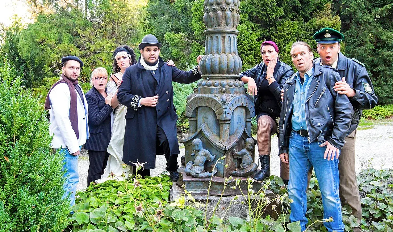 Foto der Schauspieler in einem Park