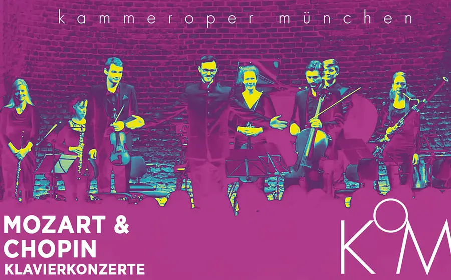 Plakat Mozart und Chopin Klavierkonzerte der Kammeroper München mit verfremdetem Bühnenfoto eines Kammerensembles vor Backsteinwand in Pink- und Türkistönen, darunter der Schriftzug Mozart & Chopin Klavierkonzerte sowie das Logo der Kammeroper München.