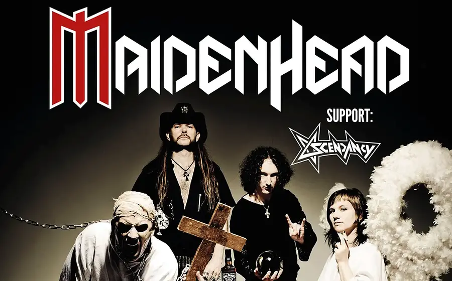 Plakatmotiv der Band Maidenhead mit der Aufschrift Maidenhead sowie Support Ascendancy. Zu sehen sind mehrere Personen in düsterer Inszenierung mit einem Holzkreuz, einer Kristallkugel und einem großen Engelsflügel vor dunklem Hintergrund.