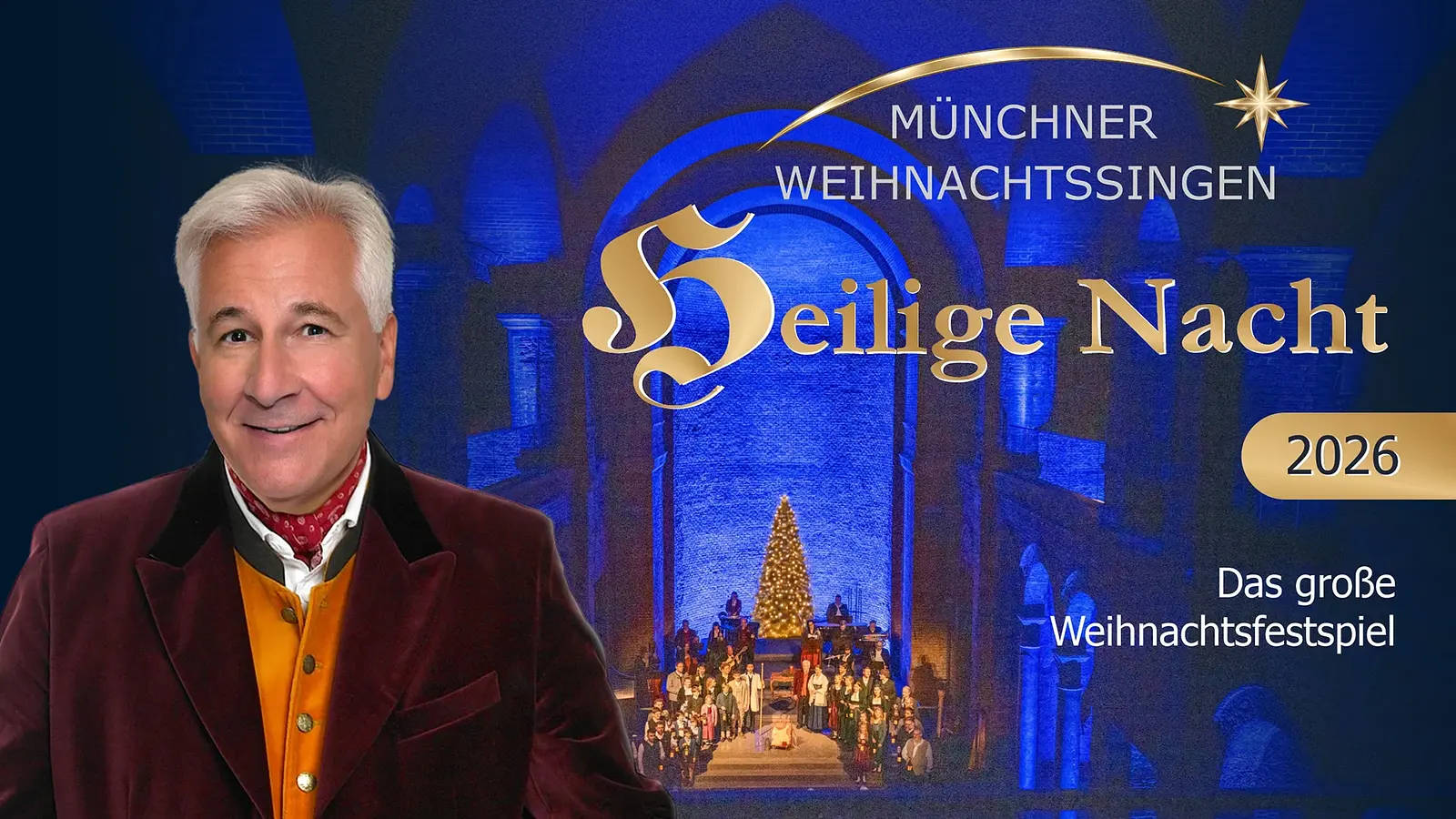 Plakat Münchner Weihnachtssingen Heilige Nacht 2026 mit Porträt von Enrico de Paruta in bordeauxfarbenem Samtsakko vor blau beleuchteter Kirchenkulisse mit Weihnachtsbaum und Ensemble, dazu der Schriftzug Münchner Weihnachtssingen Heilige Nacht 2026.