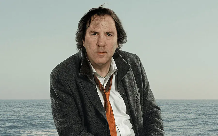 Foto zum Event von Josua Waghubinger: Der Künstler vor dem Meer