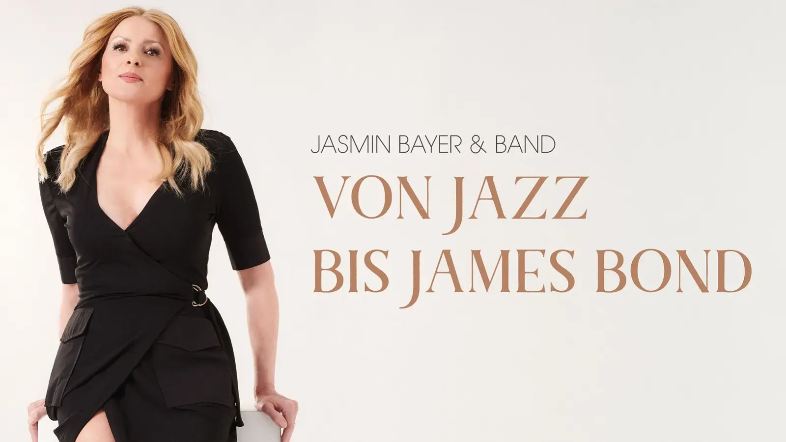 Person in schwarzer Kleidung vor hellem Hintergrund mit dem Titel Von Jazz bis James Bond.