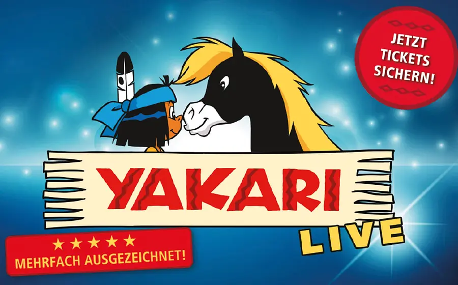 Promoposter des Familienmusicals „Yakari Live“ mit den Figuren Yakari und seinem Pferd vor blauem Hintergrund.
