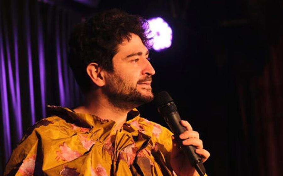 SEBASTIAN HUMI: Arabisch, Katholisch, Schwul: das zerissene Kind // KABARETT