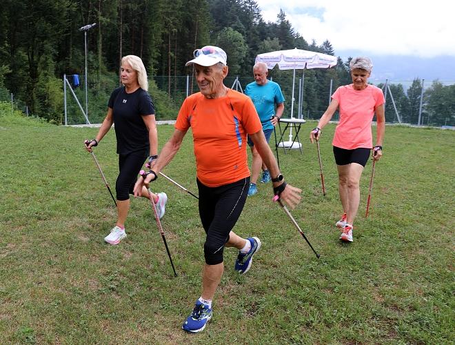 NORDIC WALKING KURS für Senior*innen mit Heinz Lutz