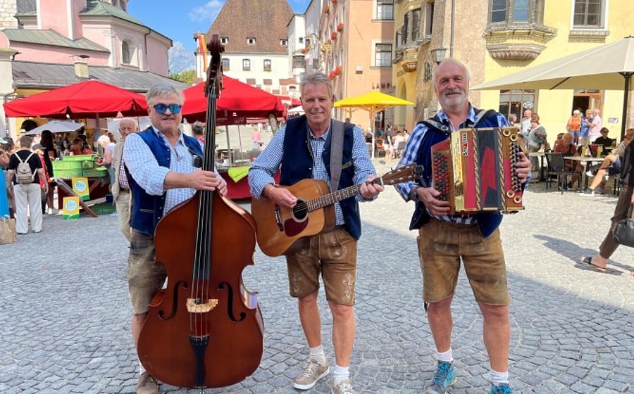 Die Stromlosen spielen am Haller Bauernmarkt