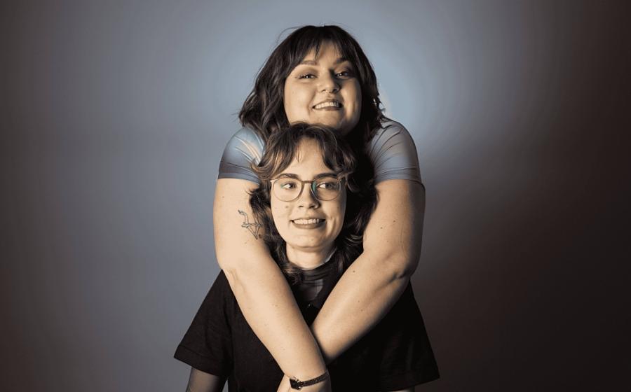 LENA KREBS & TERESA REICHL: LESEN IST SCHWUL