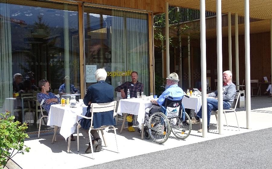 Philosophisches Café: Vom „Geborensein“ und dem „Sein zum Tode“: Hannah Arendt und Martin Heidegger in ihrer Sicht auf das Leben