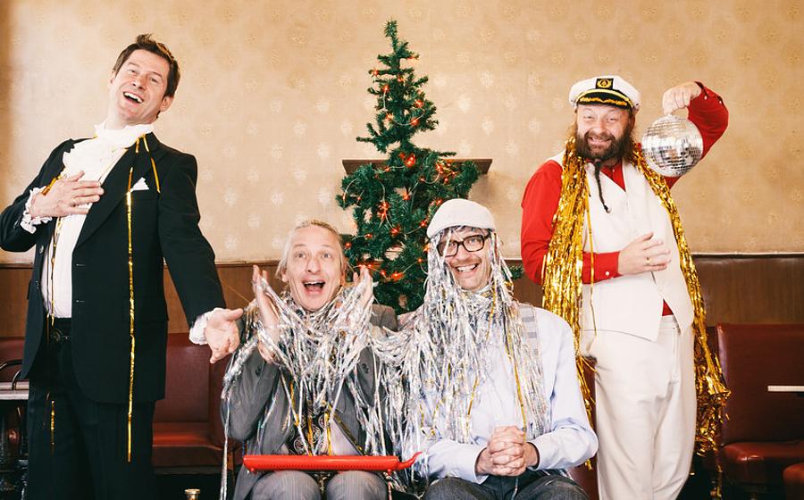 THOMAS GANSCH'S WEIHNACHTS-SCHLAGERTHERAPIE. LEISE RIESELT DER SCHMÄH...