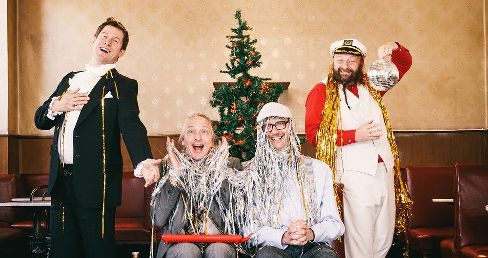 THOMAS GANSCH'S WEIHNACHTS-SCHLAGERTHERAPIE. LEISE RIESELT DER SCHMÄH...