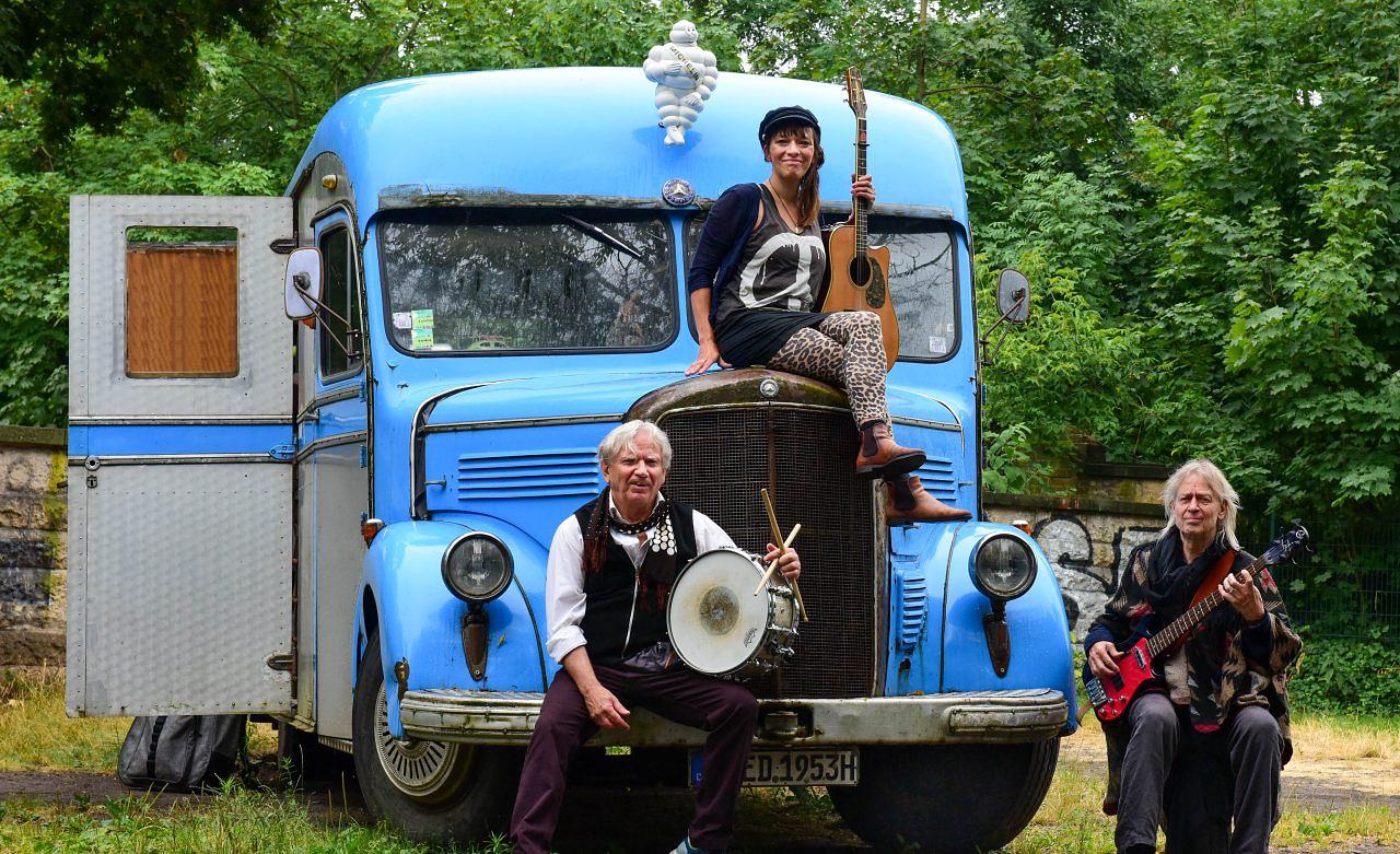 Kai & Funky von TON STEINE SCHERBEN feat. Birte Volta
