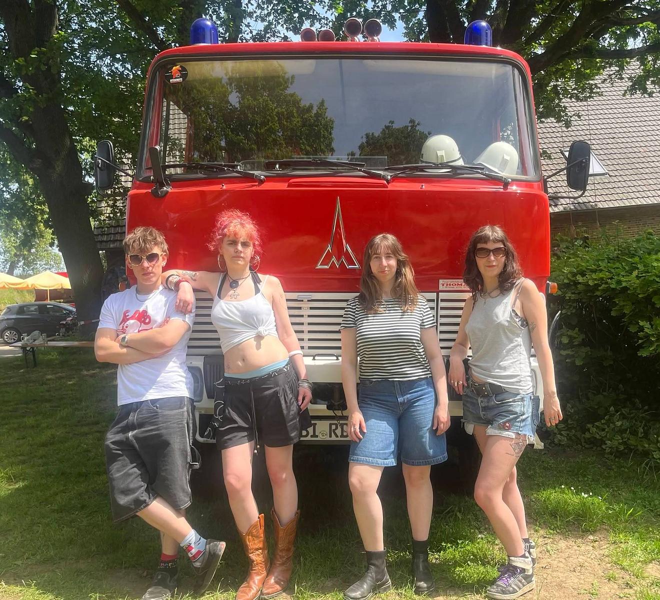 UltraNothing (post-punk, luxembourg) + Easily Distracted by Ducks (punk-rock, bln)