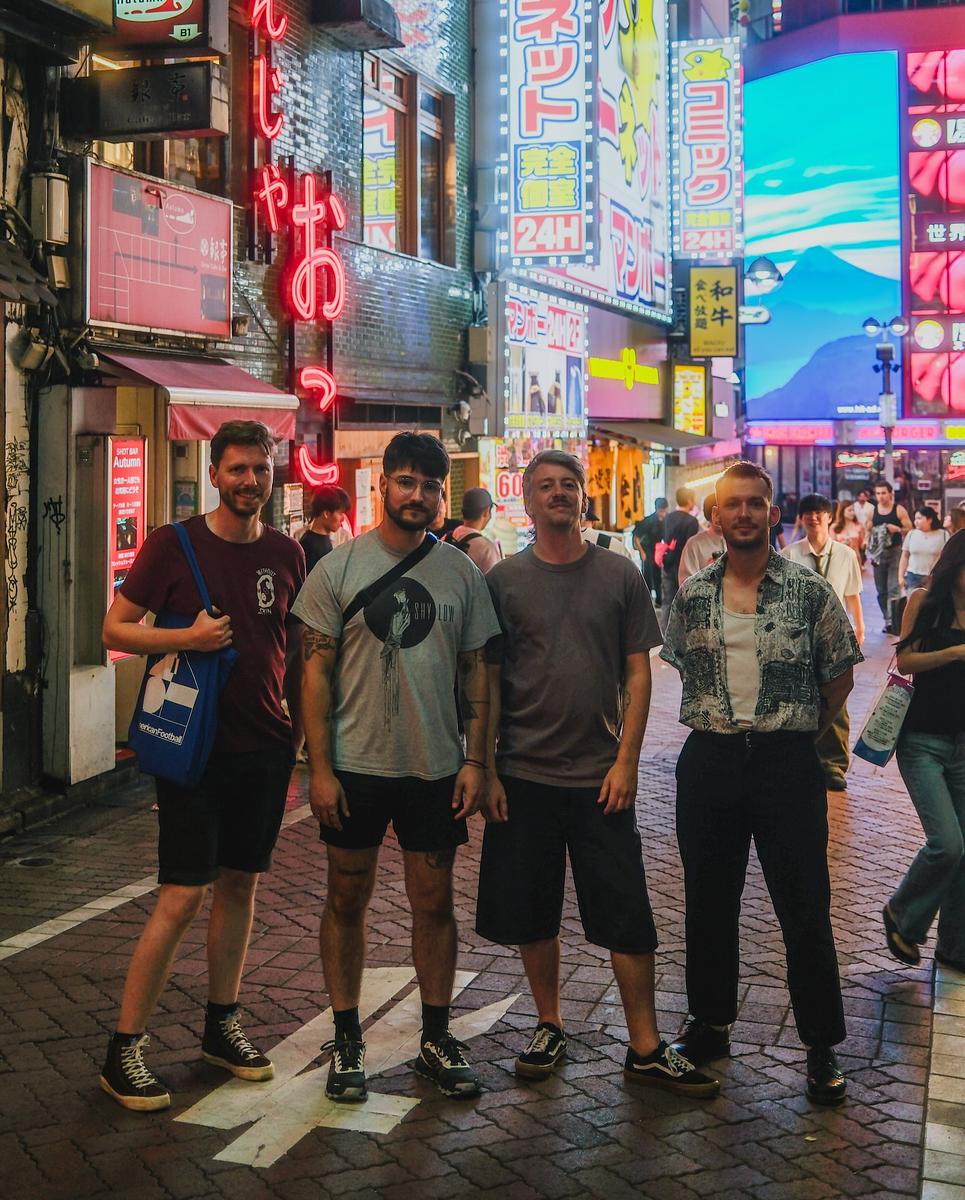Apart (emo-/indie-rock, fr) & Llana (math-rock, bln)