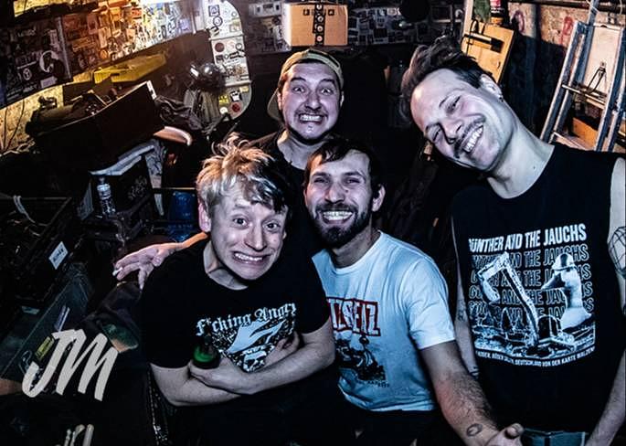 Bei Bedarf (punkrock / Berlin) + Pornobalken (punk / MV)