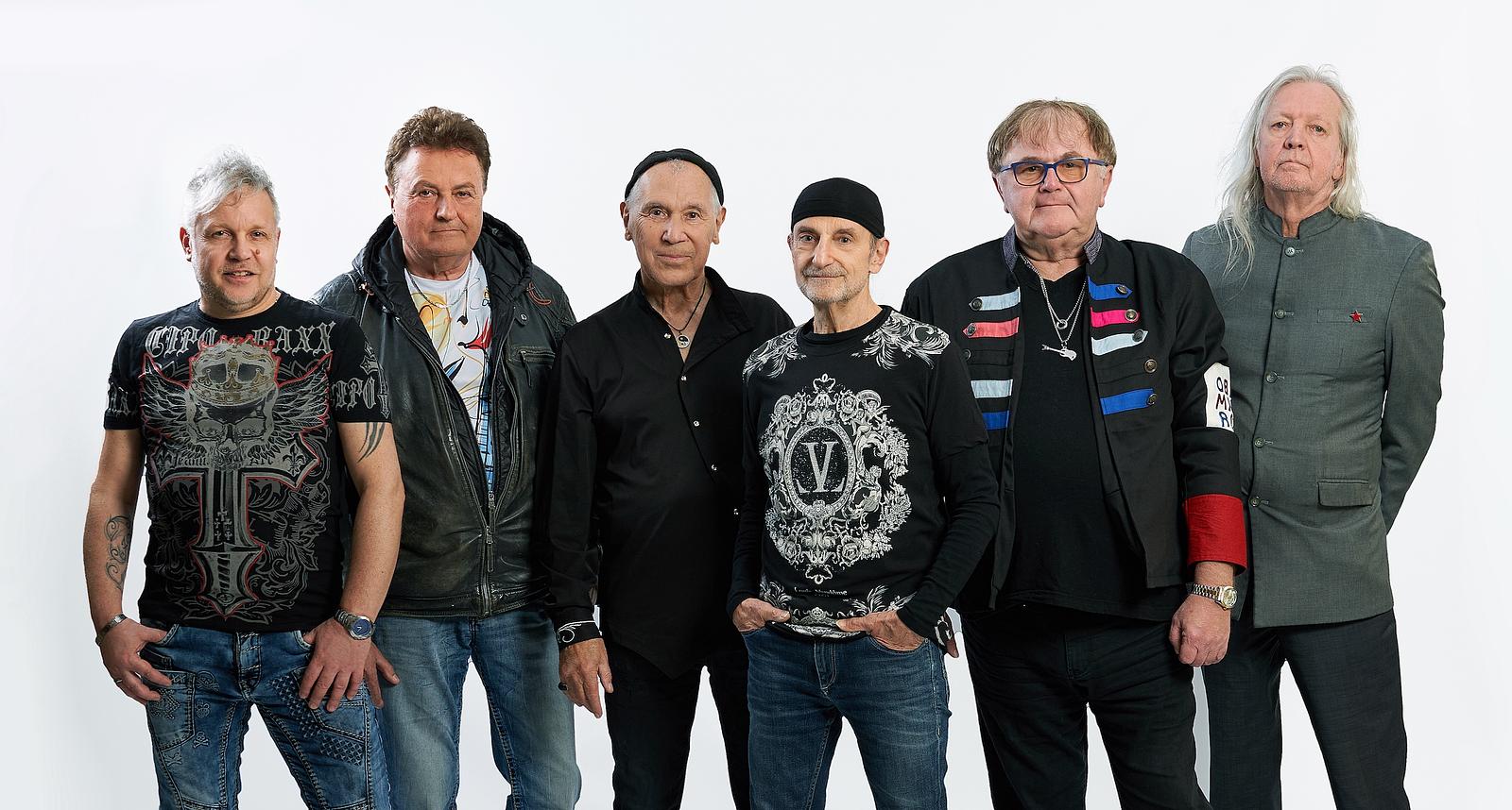 DIE OSTROCKLEGENDEN AUF TOUR