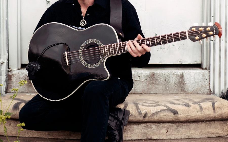 MIKE MASSÉ – „Epic Acoustic Classic Rock in Concert“ – Tour