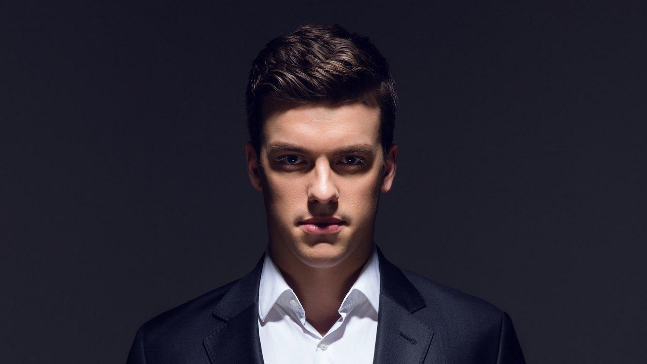 ALEXEJ GERASSIMEZ: TRIBUTE TO PHILIP GLASS