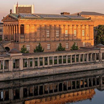 Anniversary tour: 200 years Museumsinsel Berlin (in English). A new perspective on Museumsinsel