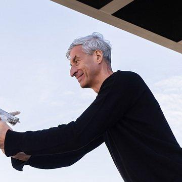 Trommelwirbel – Maurizio Cattelan in der Neuen Nationalgalerie