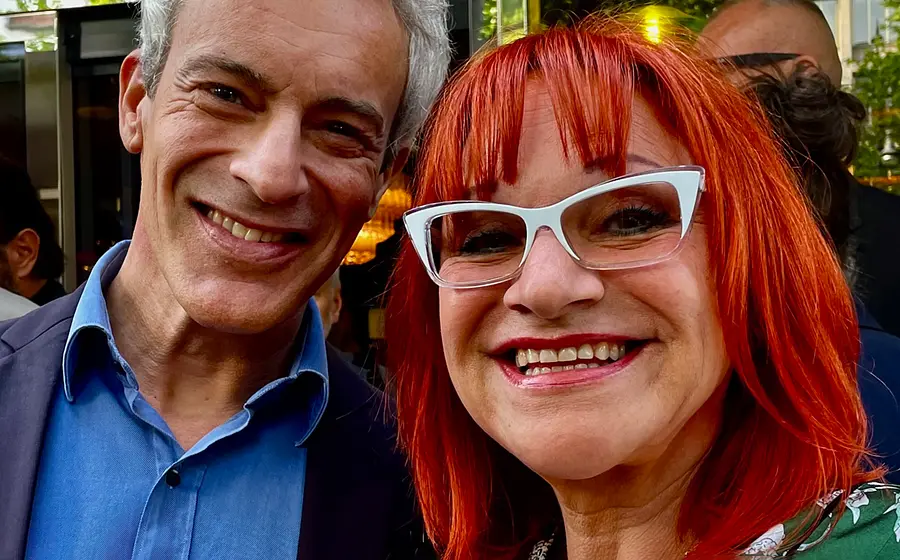 Foto für die Veranstaltung Lou Hoffner & Gedeon Burkhard, mit beiden Künstlern.