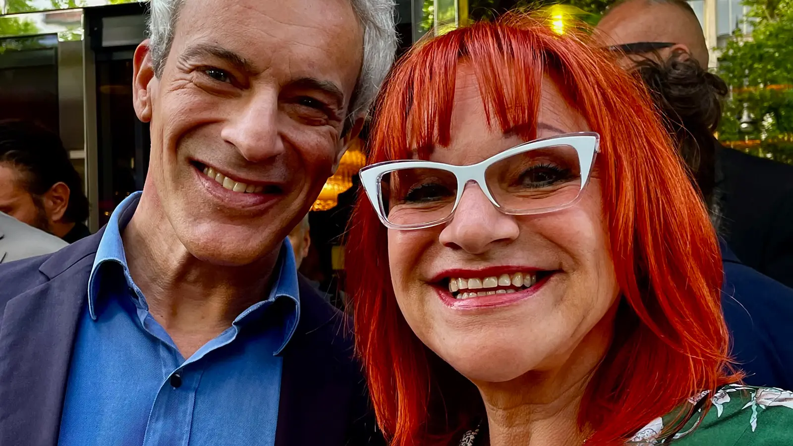Foto für die Veranstaltung Lou Hoffner & Gedeon Burkhard, mit beiden Künstlern.
