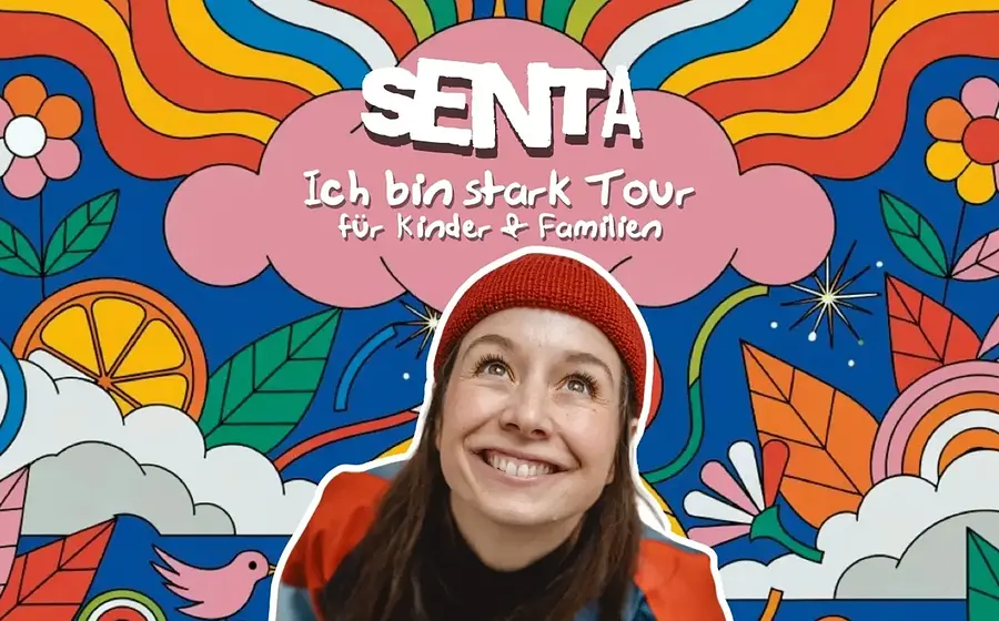 Buntes Poster SENTA – Ich bin stark Tour für Kinder & Familien mit Porträt einer Person mit roter Mütze vor farbenfrohem Hintergrund mit Blumen, Wolken und grafischen Mustern