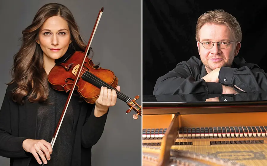 Zwei Musikerporträts: Eine Person hält eine Violine, daneben eine Person an einem Flügel vor dunklem Hintergrund