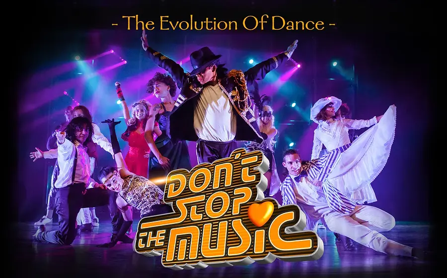 Plakatmotiv mit den Aufschriften The Evolution Of Dance und Don't Stop The Music. Mehrere Tänzerinnen und Tänzer in unterschiedlichen Bühnenkostümen posieren auf einer beleuchteten Bühne mit farbigen Scheinwerfern und Showeffekten im Hintergrund.