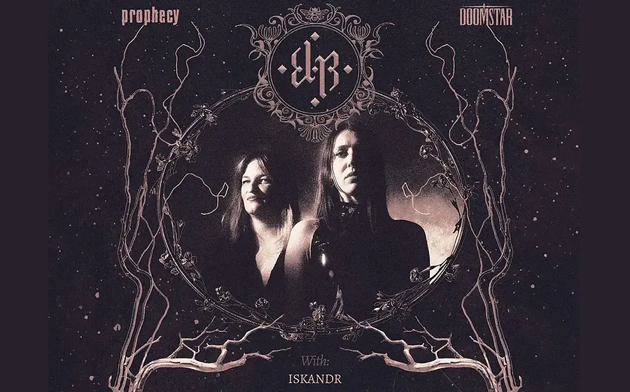 Plakat von E-L-R mit zwei Personen in dunkler Kleidung innerhalb eines ornamentalen Kreisrahmens, umgeben von verschlungenen Ästen auf dunklem Hintergrund, darüber das E-L-R-Logo sowie die Namen Prophecy und Doomstar, darunter der Hinweis auf Iskandr als Support.